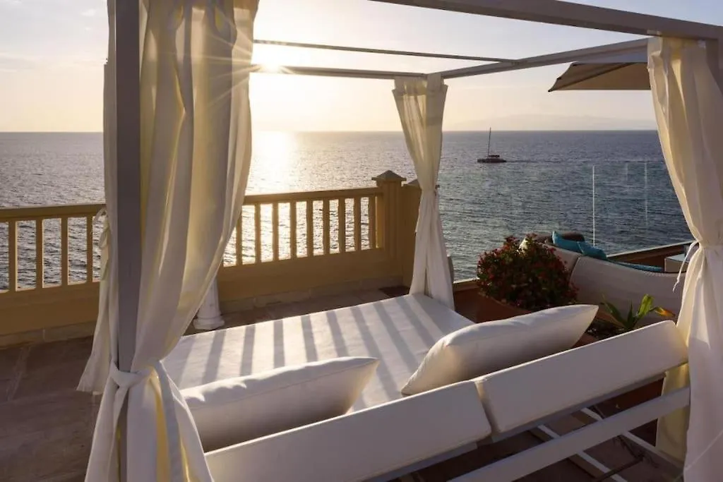 Beautiful Apartment In South Tenerife - Pearly Grey Hotel カジャオ・サルバヘ 0*,  スペイン